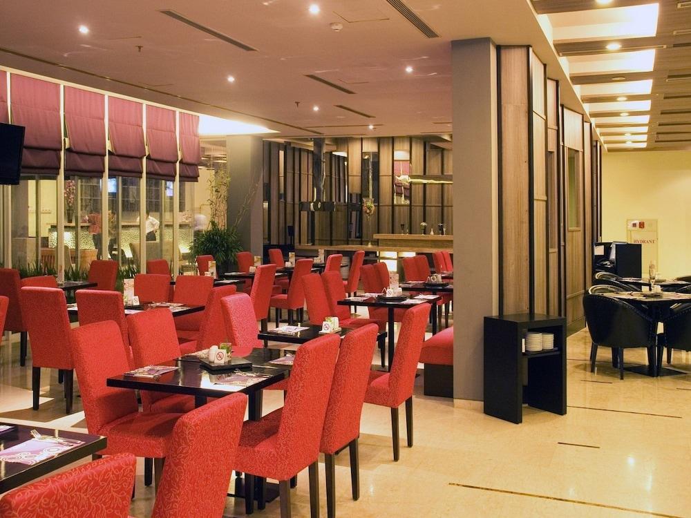 Quest Hotel Simpang Lima - Semarang By Aston Exterior foto