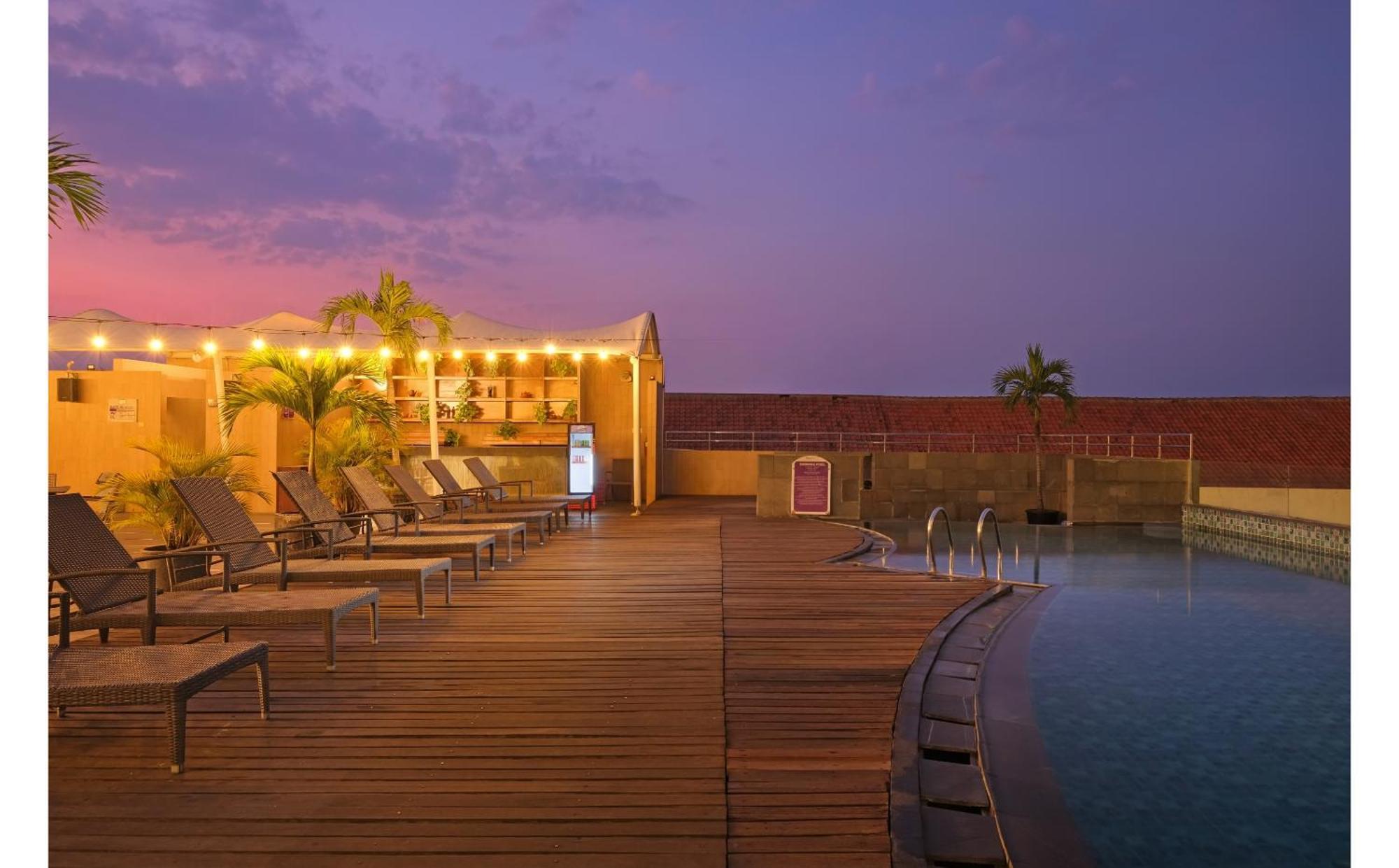 Quest Hotel Simpang Lima - Semarang By Aston Exterior foto