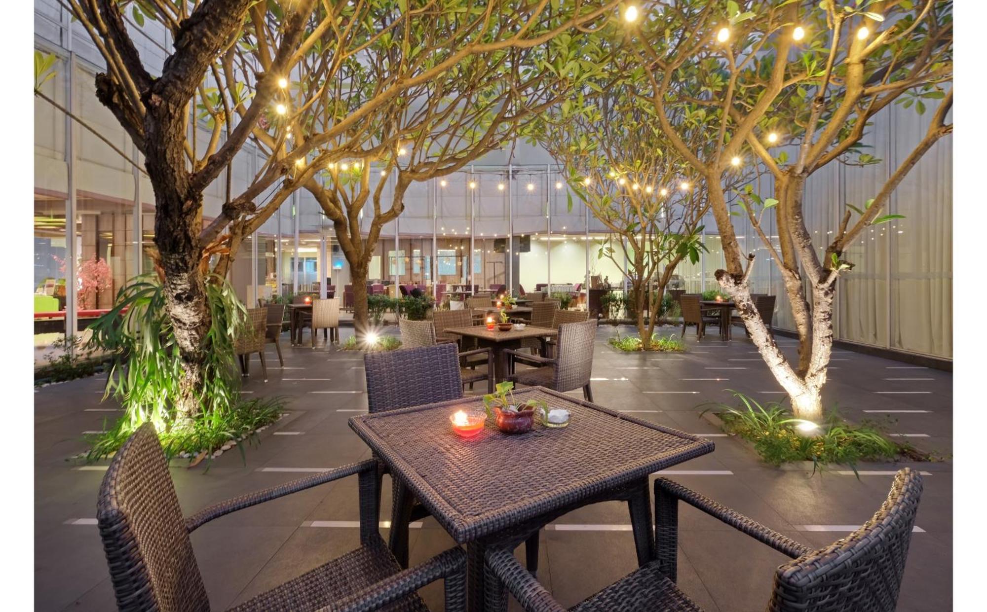 Quest Hotel Simpang Lima - Semarang By Aston Exterior foto
