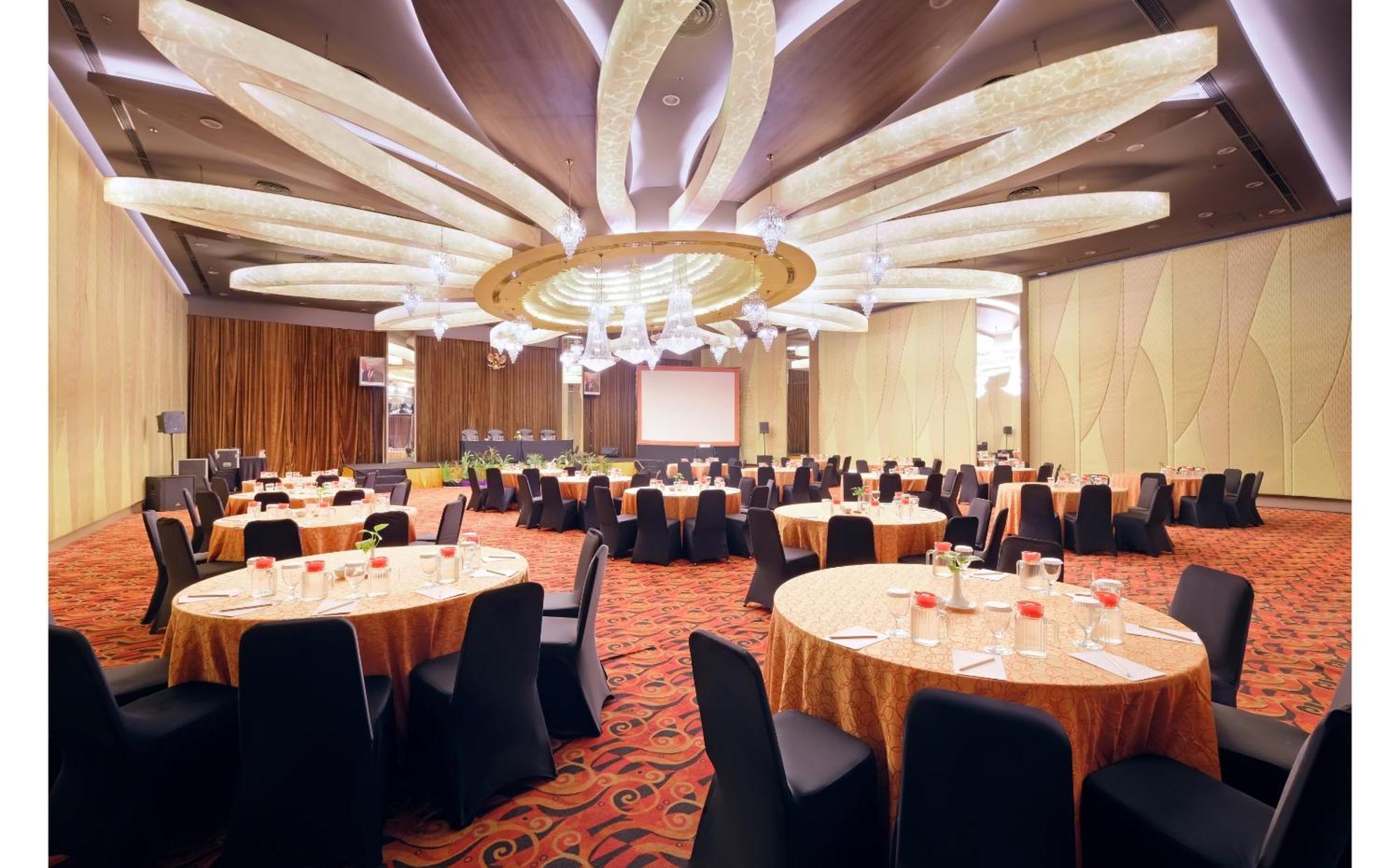 Quest Hotel Simpang Lima - Semarang By Aston Exterior foto