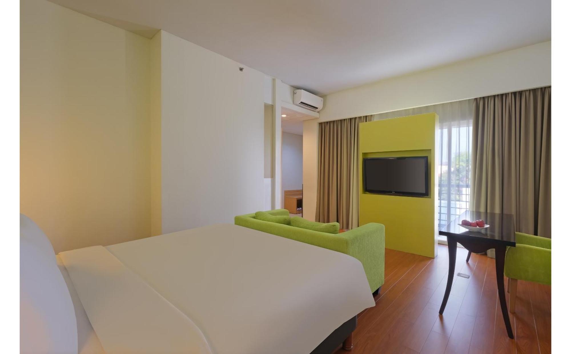 Quest Hotel Simpang Lima - Semarang By Aston Exterior foto