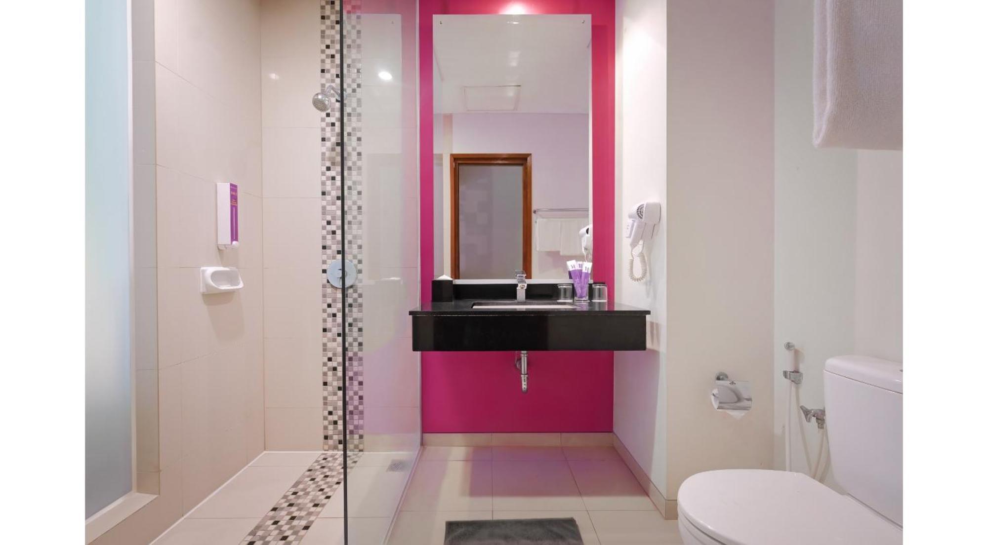 Quest Hotel Simpang Lima - Semarang By Aston Zimmer foto