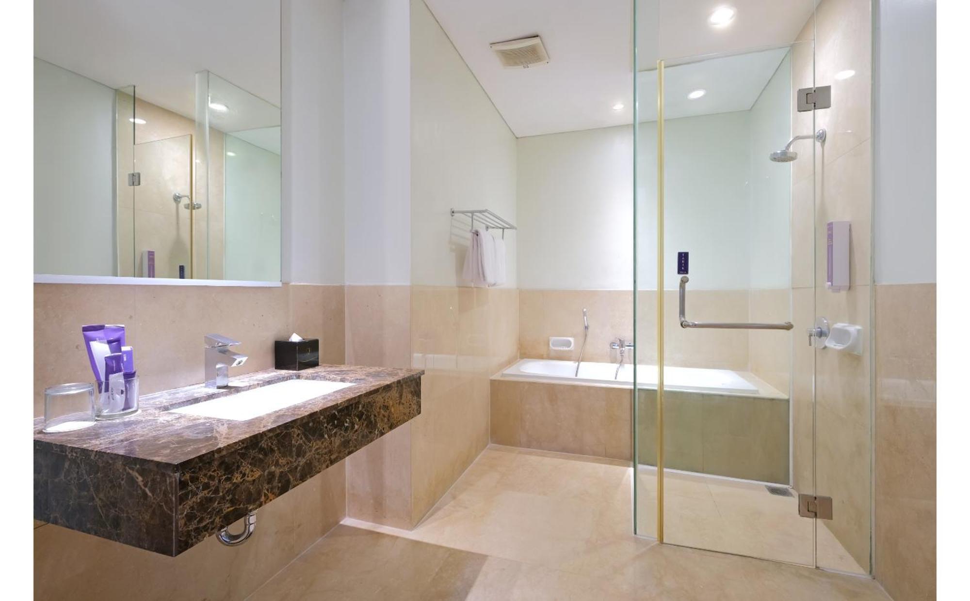 Quest Hotel Simpang Lima - Semarang By Aston Zimmer foto