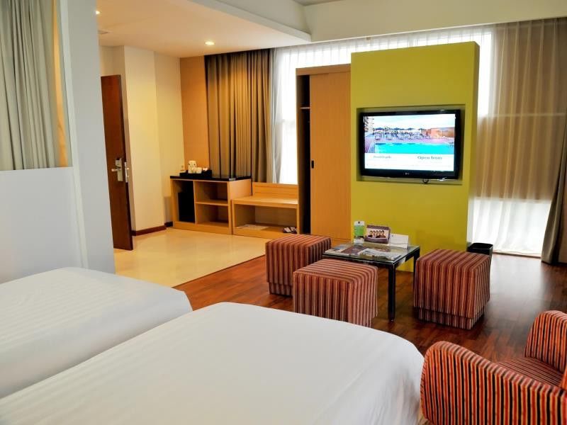 Quest Hotel Simpang Lima - Semarang By Aston Exterior foto