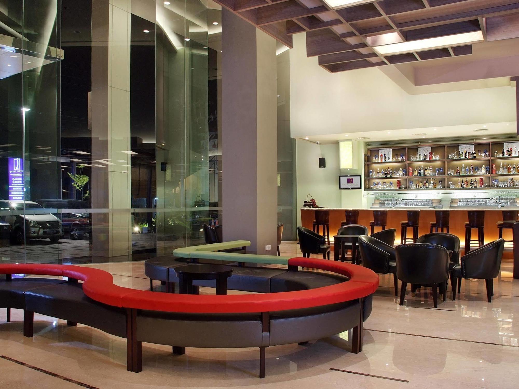 Quest Hotel Simpang Lima - Semarang By Aston Exterior foto