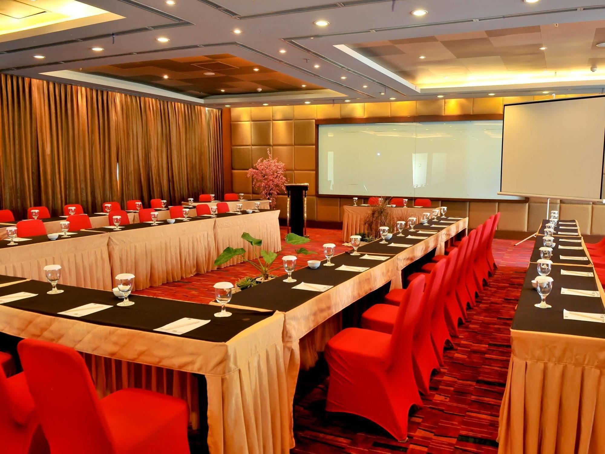 Quest Hotel Simpang Lima - Semarang By Aston Exterior foto